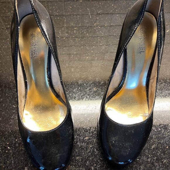 Used black polished heels from Michael Kors - Picture 3 of 5